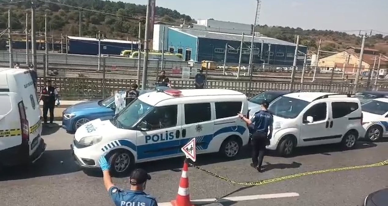 Küçükçekmece’de hareketli dakikalar: Araçta cesedi bulundu