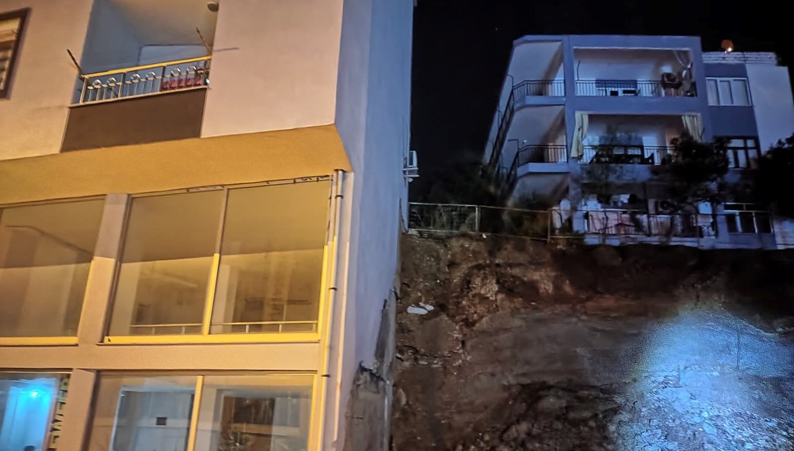 antalyada toprak kaymasi bir ev tahliye edildi QgrZ4Lqc