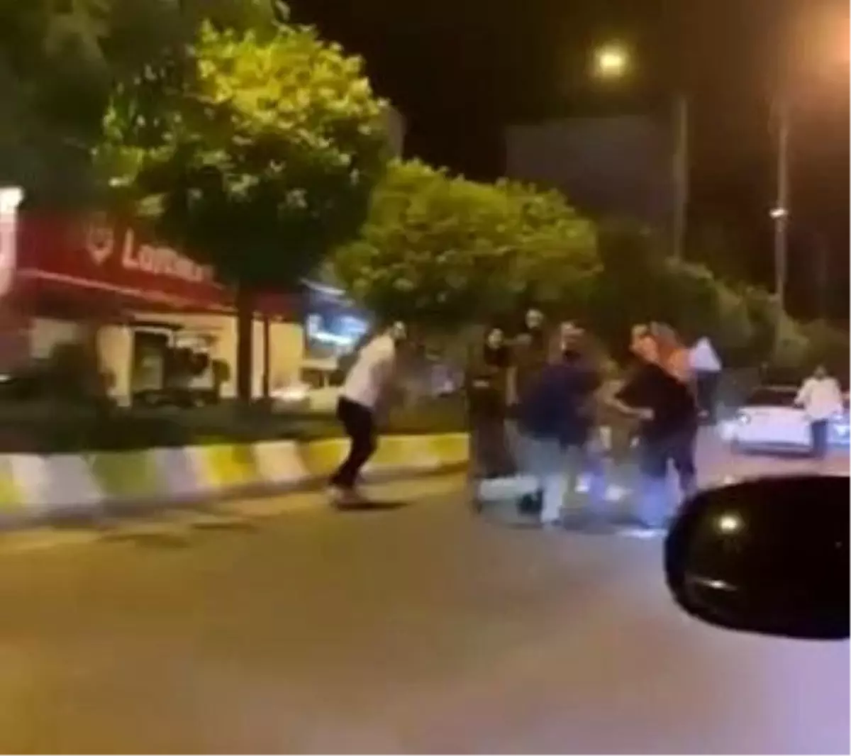 baba oglunu bicakladi Em75meZB