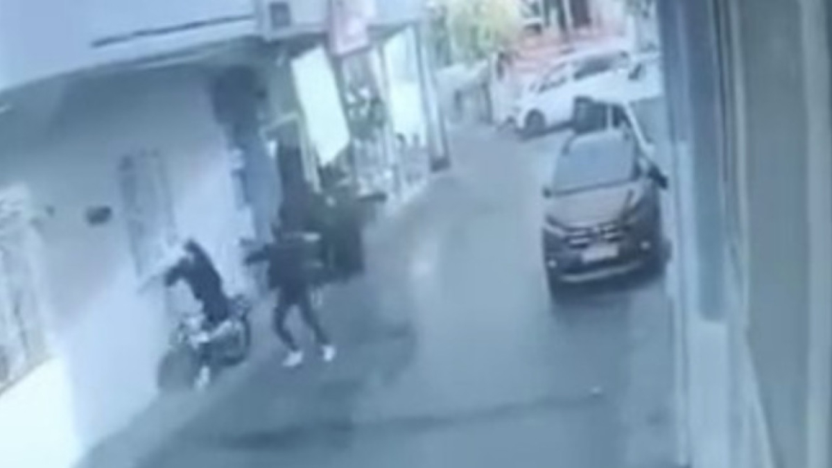 bursada izinli bekci polisten kacan supheliyi ucarak yakaladi pGqydtBY.jpg