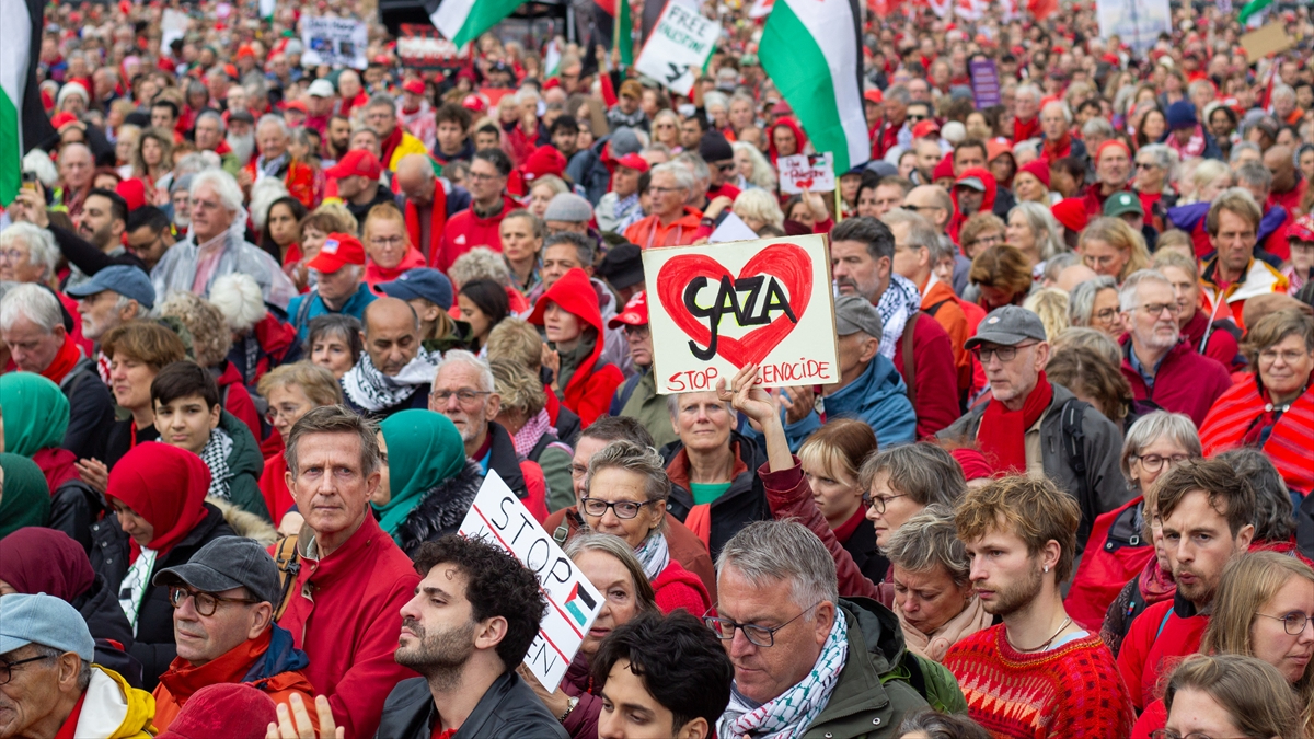 hollandada israil protestosu 250 bin kisi hukumete karsi sokaklara dokuldu gxTknHAy