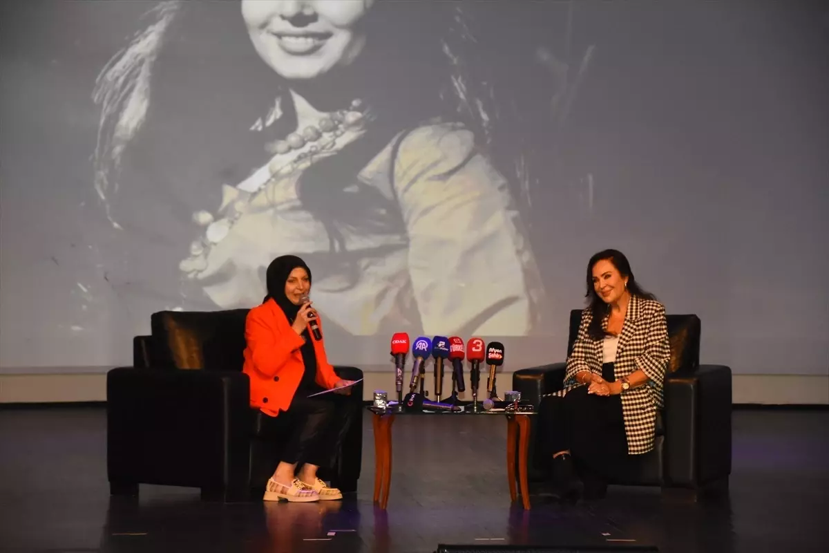 Türkan Şoray, Kısa Film Festivali’nde Konuştu turkan soray kisa film festivalinde konustu gEARKSDf.jpg