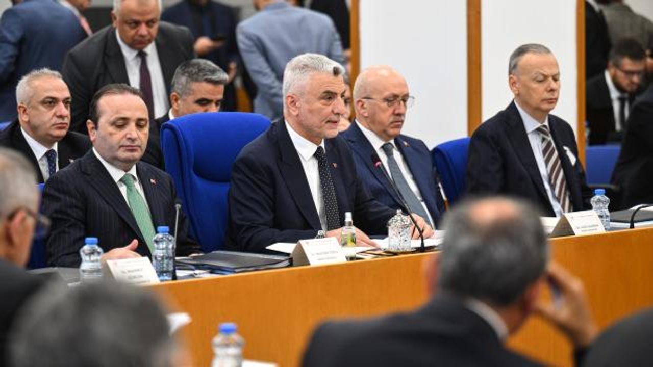 bakan bolat agustos ayi cari hesap 55 milyar dolar ile tum zamanlarin rekorunu kirdi E15IMDmv.jpg