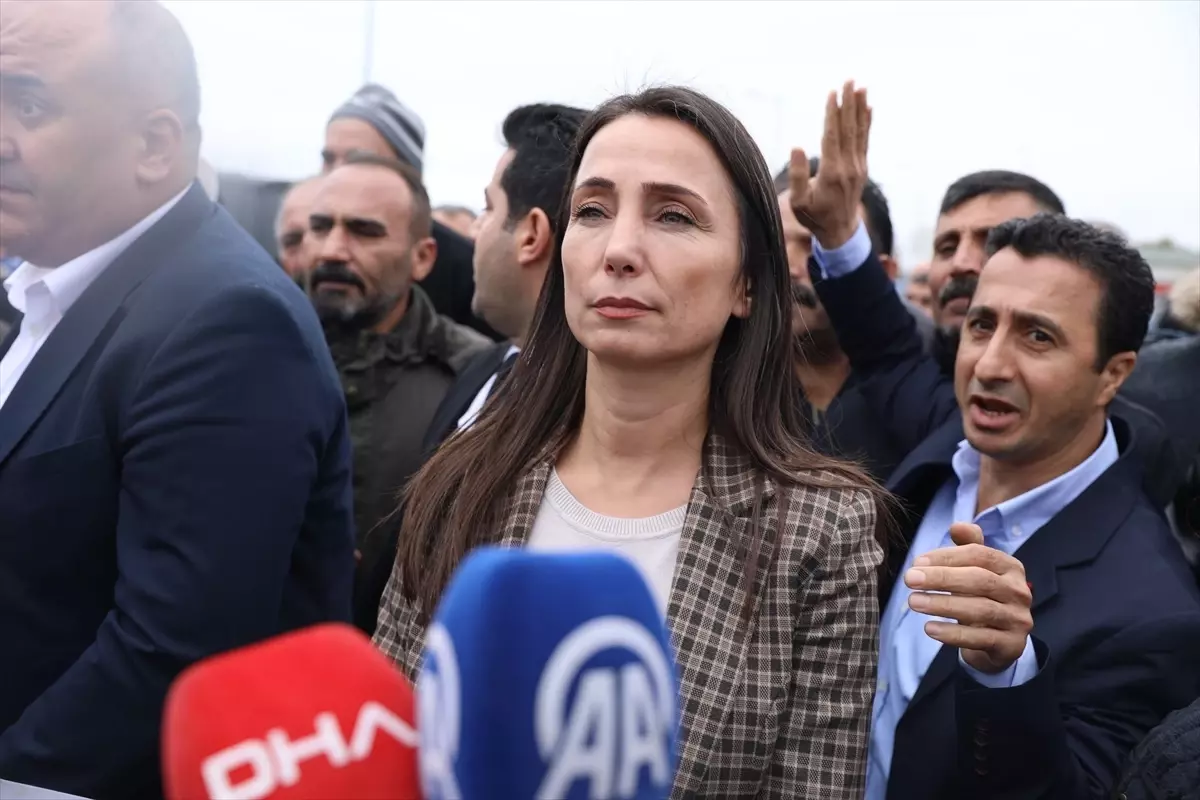 DEM Parti’den Demirtaş’a Ziyaret dem partiden demirtasa ziyaret 7yU4jeXn.jpg