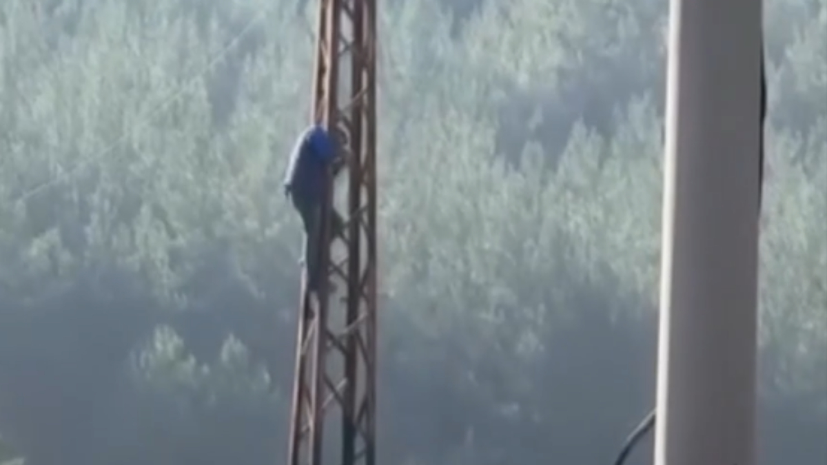 karabukte trafik cezasina sinirlenen surucu elektrik diregine tirmandi 2haHLQAJ.jpg