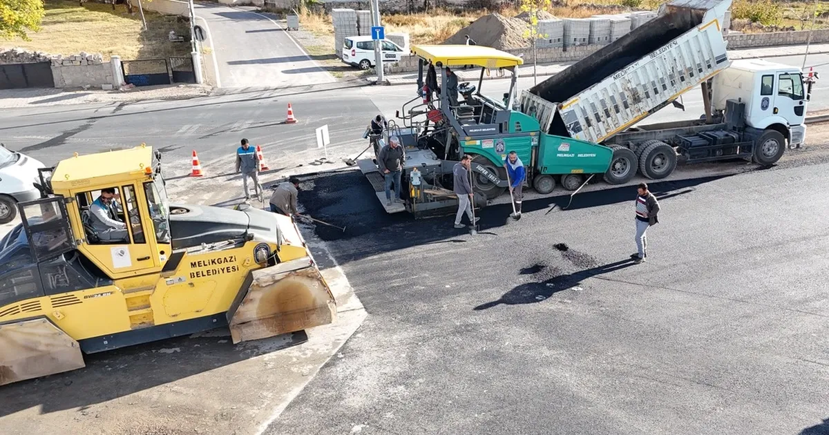 kayseri melikgazide tam gaz asfalt calismasi 68jY4fbY.webp