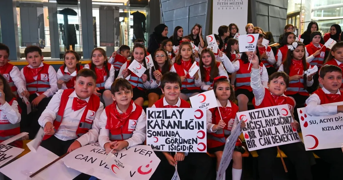 kizilay haftasina bursadan coskulu baslangic i9kh232f.webp