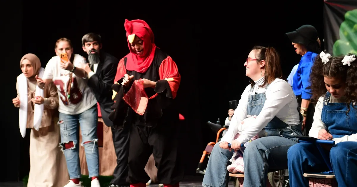 Bursa Osmangazi’de engelliler ilk kez sahneye çıktı