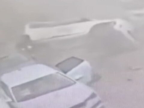 Tel Aviv’e Düşen İran Füzesi Anları Kaydedildi