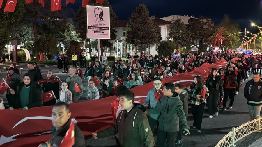 Erzincan’da 19 Mayıs Atatürk’ü Anma Etkinliği Fener Alayıyla Kutlandı